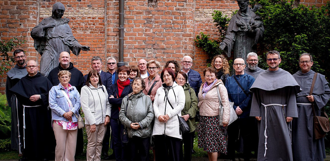 Grafika 30 lat misji franciszkańskich w Ekwadorze – wdzięczność, wspólnota i misyjne świadectwo